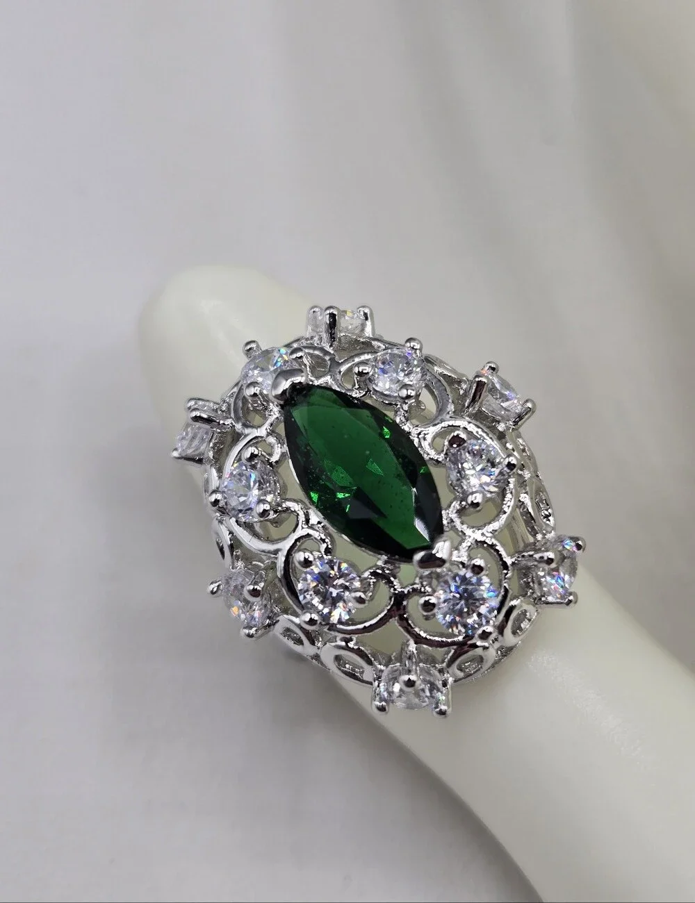 Swarovski Crystal Elements Silver Statement Ring Emerald Green Size 8 Marquise